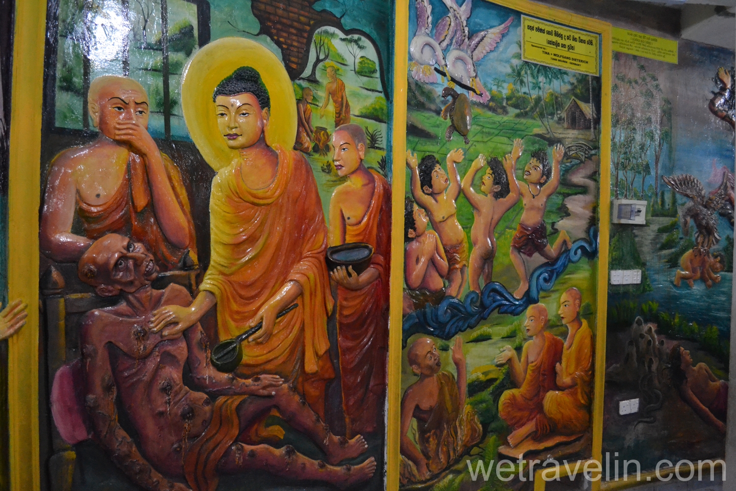 внутри храма