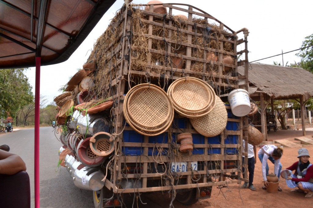 автото с глинянной посудой